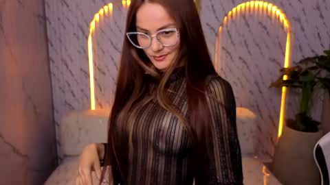 Follow me.. Live 1430 to 2100 online show from 05/05/26, 12:46