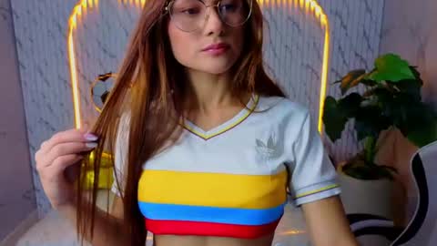 Snapshot of antonella_tx_ chatting on 06/20/26, 12:41 Follow me.. Live 1430 to 2100 online show from 06/20/26, 12:41