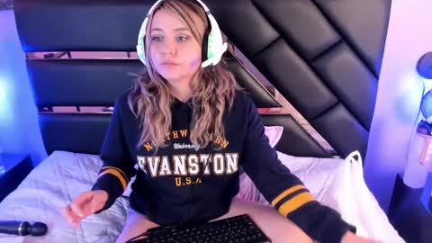 My name is Andrea  thumb up me please its important online show from 12/17/24, 11:16