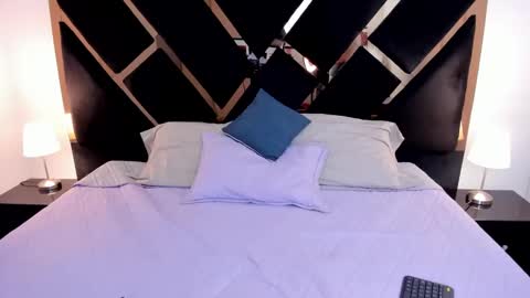 My name is Andrea  thumb up me please its important online show from 03/11/25, 04:40