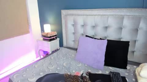 Snapshot of antonellaparker chatting on 02/25/25, 12:45 Sarah online show from 02/25/25, 12:45