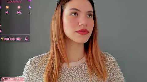 Snapshot of antonellarossii_ chatting on 10/17/25, 02:08 Antonella online show from 10/17/25, 02:08