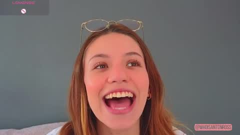 Snapshot of antonellarossii_ chatting on 04/17/26, 02:31 Antonella online show from 04/17/26, 02:31