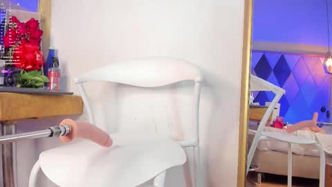 Antonella Russel online show from 11/17/25, 08:42