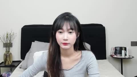 Snapshot of antoniaina chatting on 11/25/25, 12:05 Aina online show from 11/25/25, 12:05