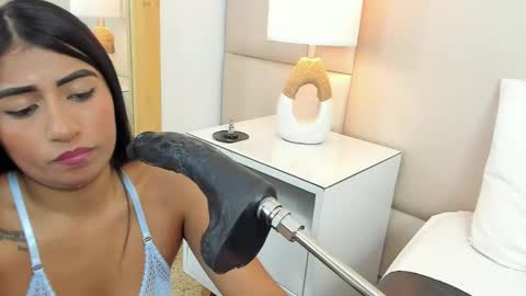 Antonia online show from 12/05/25, 04:25