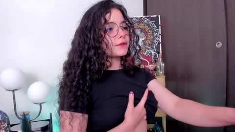 Snapshot of antoniart_ chatting on 12/07/24, 03:25 Antonia online show from 12/07/24, 03:25