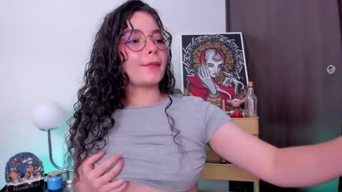 Snapshot of antoniart_ chatting on 12/12/24, 02:15 Antonia online show from 12/12/24, 02:15