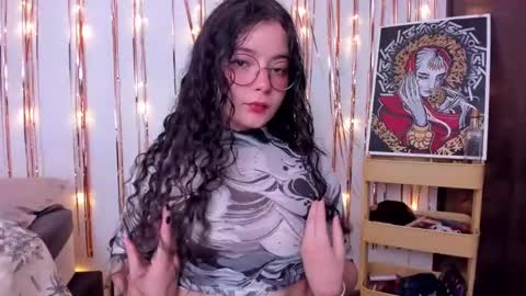 Snapshot of antoniart_ chatting on 01/09/25, 12:35 Antonia online show from 01/09/25, 12:35