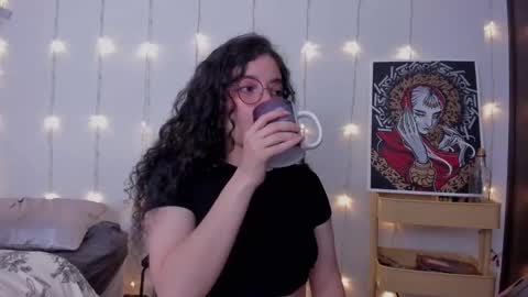 Snapshot of antoniart_ chatting on 02/10/25, 02:08 Antonia online show from 02/10/25, 02:08