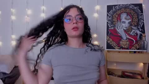 Snapshot of antoniart_ chatting on 02/11/25, 03:08 Antonia online show from 02/11/25, 03:08