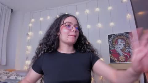 Snapshot of antoniart_ chatting on 03/05/25, 04:13 Antonia online show from 03/05/25, 04:13
