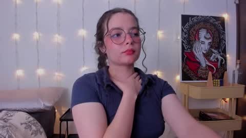 Snapshot of antoniart_ chatting on 03/09/25, 02:18 Antonia online show from 03/09/25, 02:18