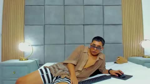 Snapshot of antonycres chatting on 11/08/25, 03:23 Antonycress online show from 11/08/25, 03:23