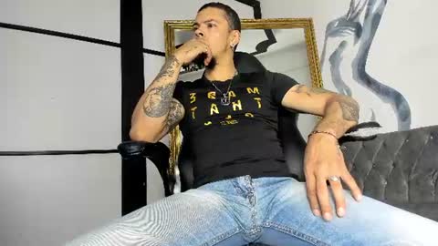Snapshot of antonyevans_ chatting on 07/11/26, 04:48 Antony online show from 07/11/26, 04:48