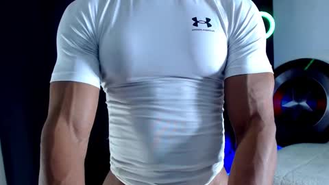 Snapshot of antonywebb94 chatting on 09/17/25, 03:30 Instagram miguelangel1802 online show from 09/17/25, 03:30