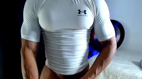 Snapshot of antonywebb94 chatting on 10/23/25, 05:40 Instagram miguelangel1802 online show from 10/23/25, 05:40