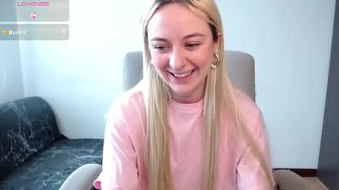 Snapshot of anttoniia chatting on 01/08/25, 04:00 Antonia online show from 01/08/25, 04:00