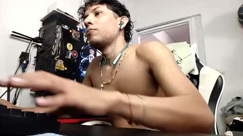 AnuarDHM online show from 11/17/25, 02:45