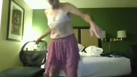 Snapshot of anwyntheram chatting on 11/17/25, 12:05 anwyntheram online show from 11/17/25, 12:05