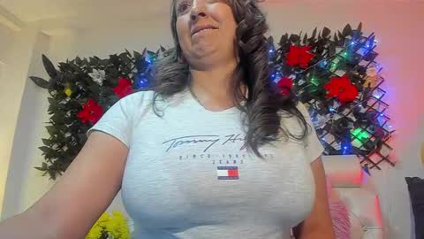 Snapshot of any_mour chatting on 12/26/24, 03:42 any mour online show from 12/26/24, 03:42