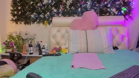 Snapshot of any_mour chatting on 01/24/25, 07:07 any mour online show from 01/24/25, 07:07