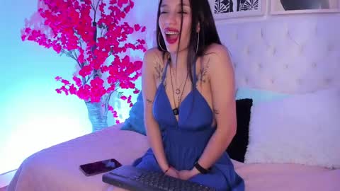 Snapshot of any_rosse_ chatting on 05/22/26, 06:35 Any online show from 05/22/26, 06:35