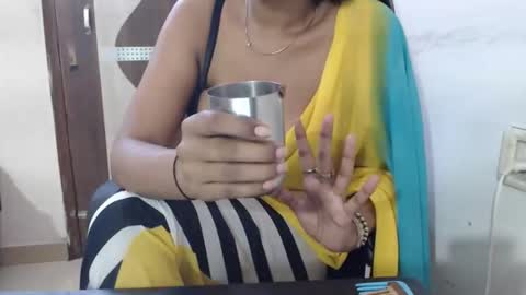 Snapshot of anya_kapoor chatting on 09/23/25, 04:21 anya kapoor no face online show from 09/23/25, 04:21
