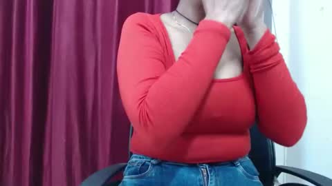 Snapshot of anya_kapoor chatting on 12/21/25, 09:00 anya kapoor no face online show from 12/21/25, 09:00