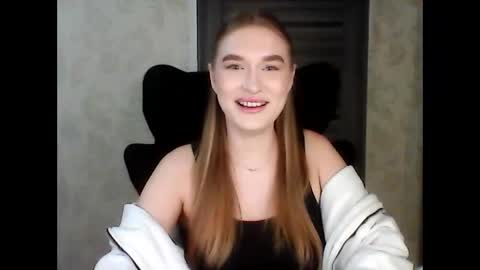 Snapshot of anyasmack chatting on 12/18/25, 04:35 AnyaSmack online show from 12/18/25, 04:35