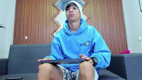 Snapshot of anyelo_sexyhot chatting on 01/16/25, 11:37 anyelo_sexyhot online show from 01/16/25, 11:37