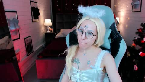 Snapshot of aphexqueen chatting on 12/23/24, 05:54 APHEX QUEEN online show from 12/23/24, 05:54