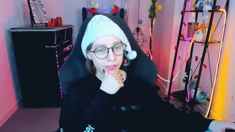 Snapshot of aphexqueen chatting on 12/25/24, 06:09 APHEX QUEEN online show from 12/25/24, 06:09