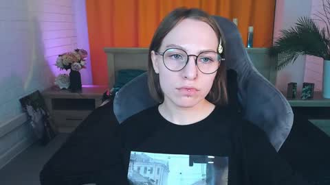 Snapshot of aphexqueen chatting on 01/14/25, 12:24 APHEX QUEEN online show from 01/14/25, 12:24