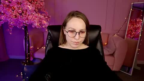 Snapshot of aphexqueen chatting on 03/07/25, 07:27 APHEX QUEEN online show from 03/07/25, 07:27