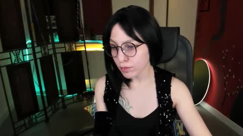 Snapshot of aphexqueen chatting on 03/12/25, 04:13 APHEX QUEEN online show from 03/12/25, 04:13