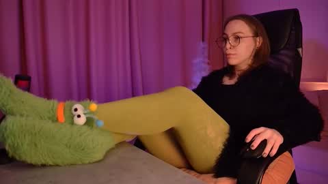 Snapshot of aphexqueen chatting on 12/16/25, 09:25 APHEX QUEEN online show from 12/16/25, 09:25