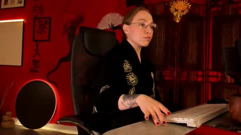 Snapshot of aphexqueen chatting on 01/18/26, 09:24 APHEX QUEEN online show from 01/18/26, 09:24