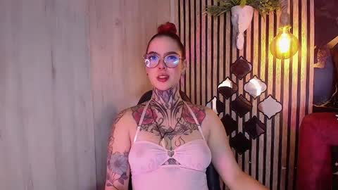 Snapshot of aphrodite__bloom chatting on 05/13/26, 10:17 aphrodite__bloom online show from 05/13/26, 10:17