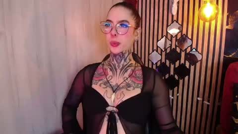 Snapshot of aphrodite__bloom chatting on 08/05/26, 11:50 aphrodite__bloom online show from 08/05/26, 11:50