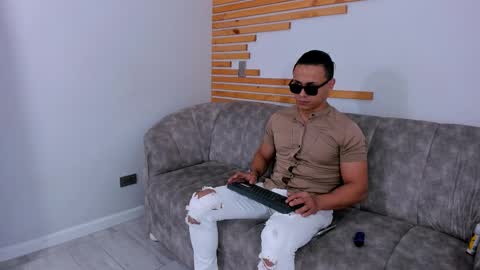 Snapshot of apol0o chatting on 11/10/25, 08:08 Apolo online show from 11/10/25, 08:08