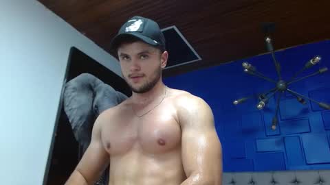 Snapshot of apolo_klein1 chatting on 02/25/25, 12:36 Apolo online show from 02/25/25, 12:36