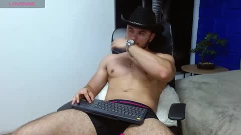 Snapshot of apolo_klein1 chatting on 02/28/25, 09:04 Apolo online show from 02/28/25, 09:04