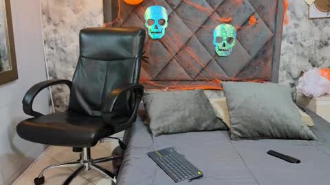 Apolo online show from 10/14/25, 09:26