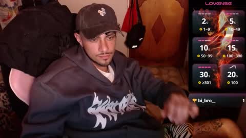 Snapshot of apolo_s chatting on 03/21/26, 05:23 Andres online show from 03/21/26, 05:23