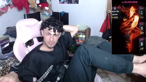 Snapshot of apolo_s chatting on 03/25/26, 03:23 Andres online show from 03/25/26, 03:23