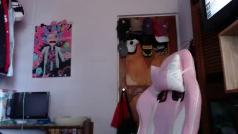 Snapshot of apolo_s chatting on 04/02/26, 09:23 Andres online show from 04/02/26, 09:23