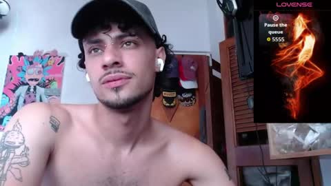 Snapshot of apolo_s chatting on 04/10/26, 04:01 Andres online show from 04/10/26, 04:01