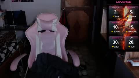 Snapshot of apolo_s chatting on 04/15/26, 04:52 Andres online show from 04/15/26, 04:52