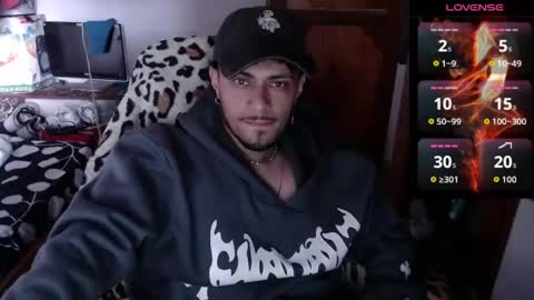 Snapshot of apolo_s chatting on 04/22/26, 04:52 Andres online show from 04/22/26, 04:52